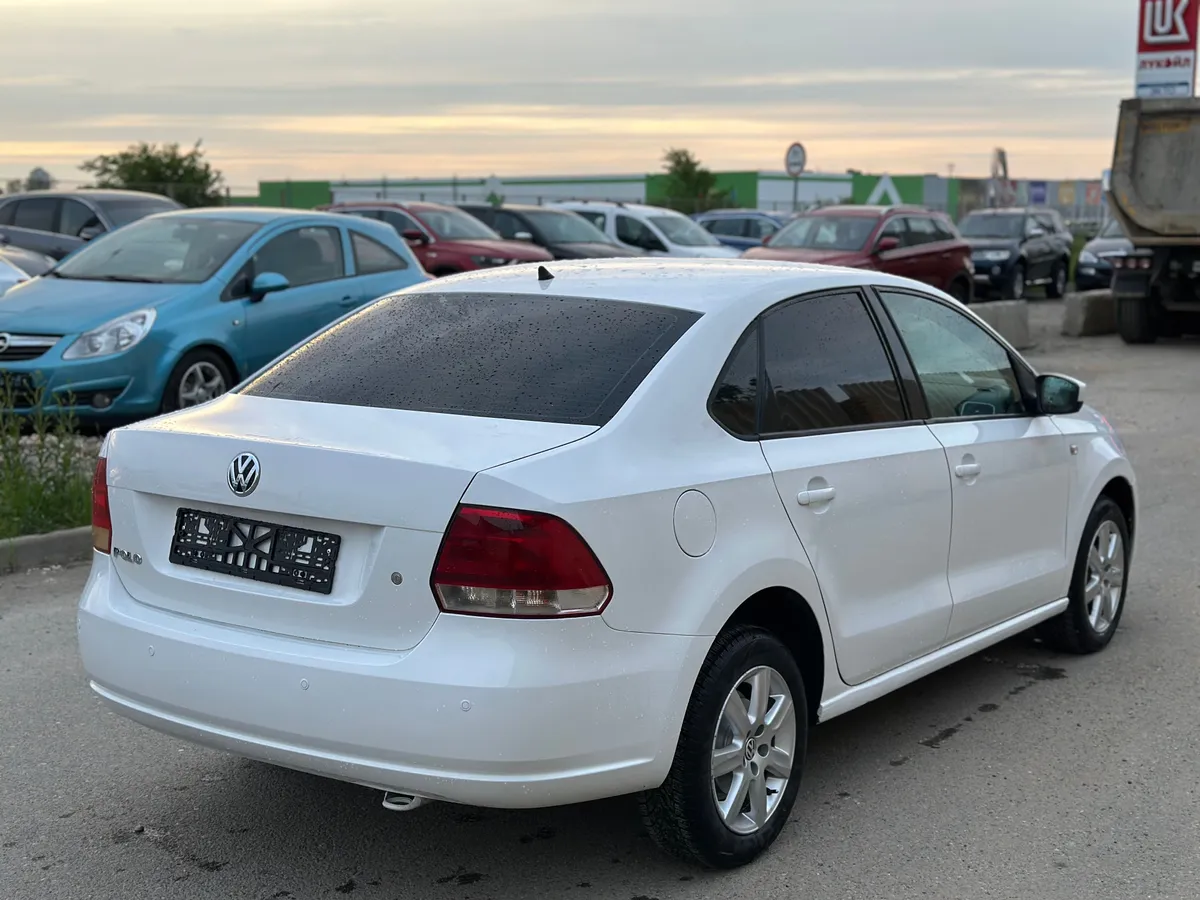 Volkswagen Polo 1.6 Tiptronic (105 л.с.)