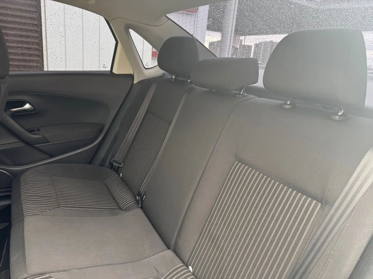 Volkswagen Polo 1.6 Tiptronic (105 л.с.)