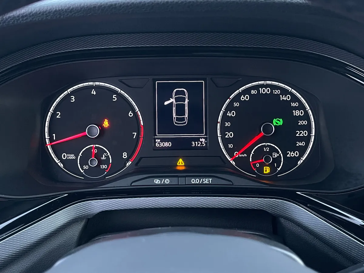 Volkswagen Polo 1.6 AT (110 л.с.)