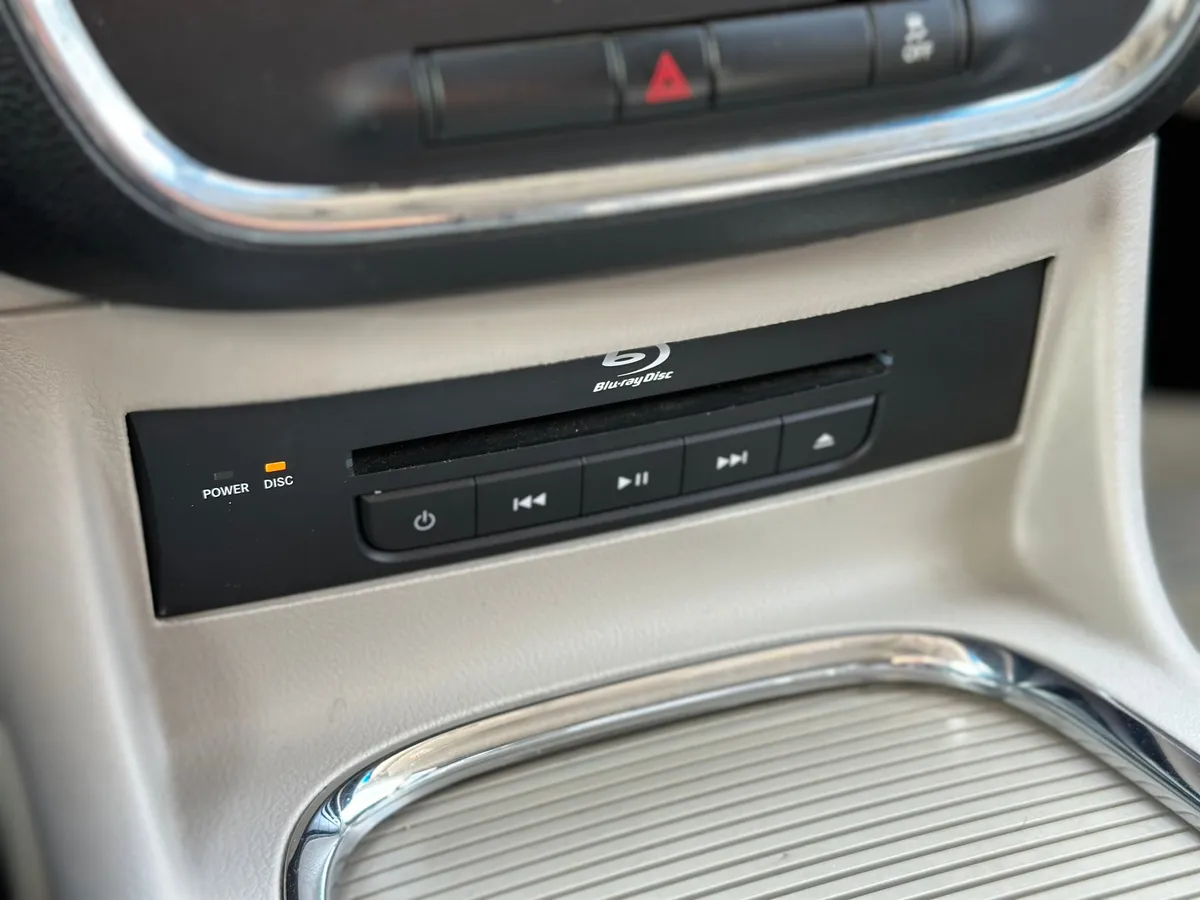 Chrysler Town & Country 3.6 AT (287 л.с.)