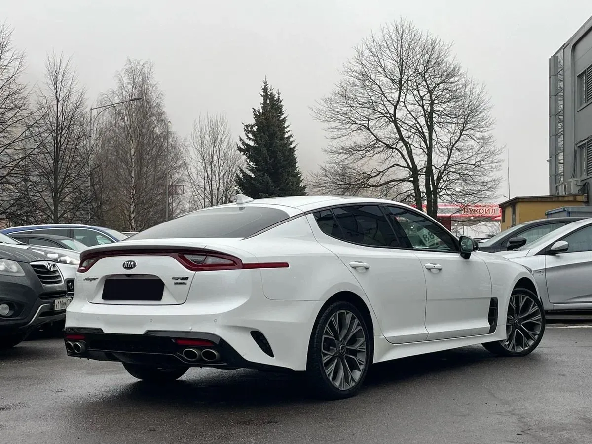 Kia Stinger 2.0 AT AWD (247 л.с.)