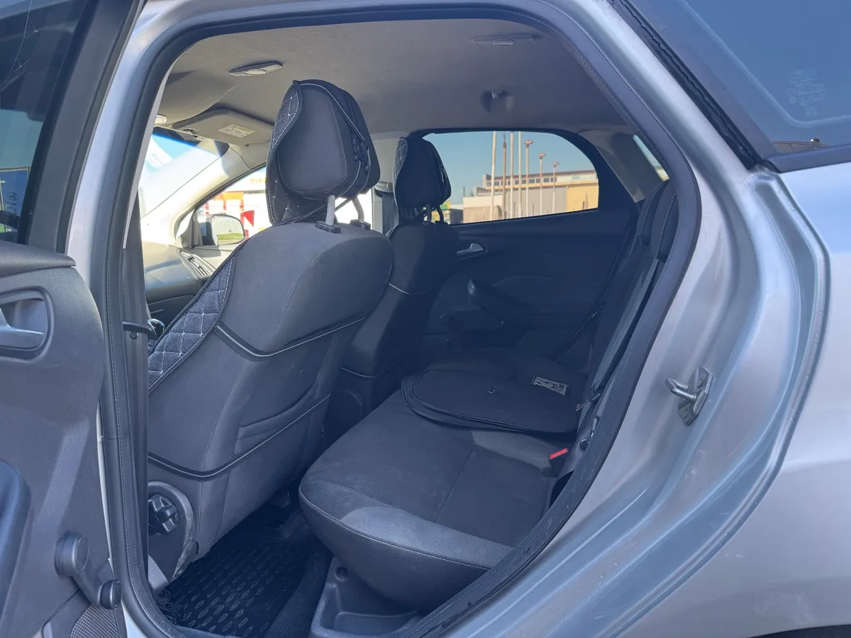Ford Focus 1.6 MT (105 л.с.)