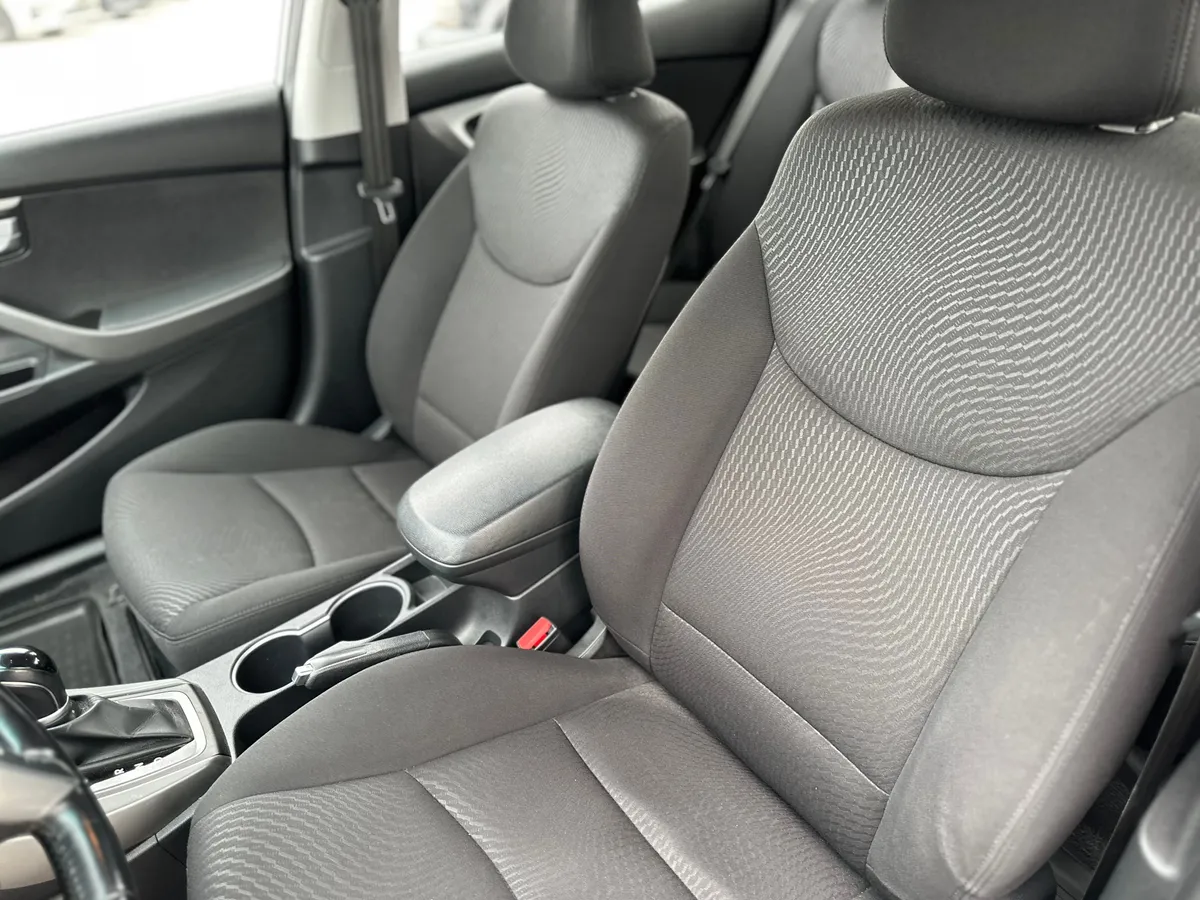 Hyundai Elantra 1.6 AT (132 л.с.)