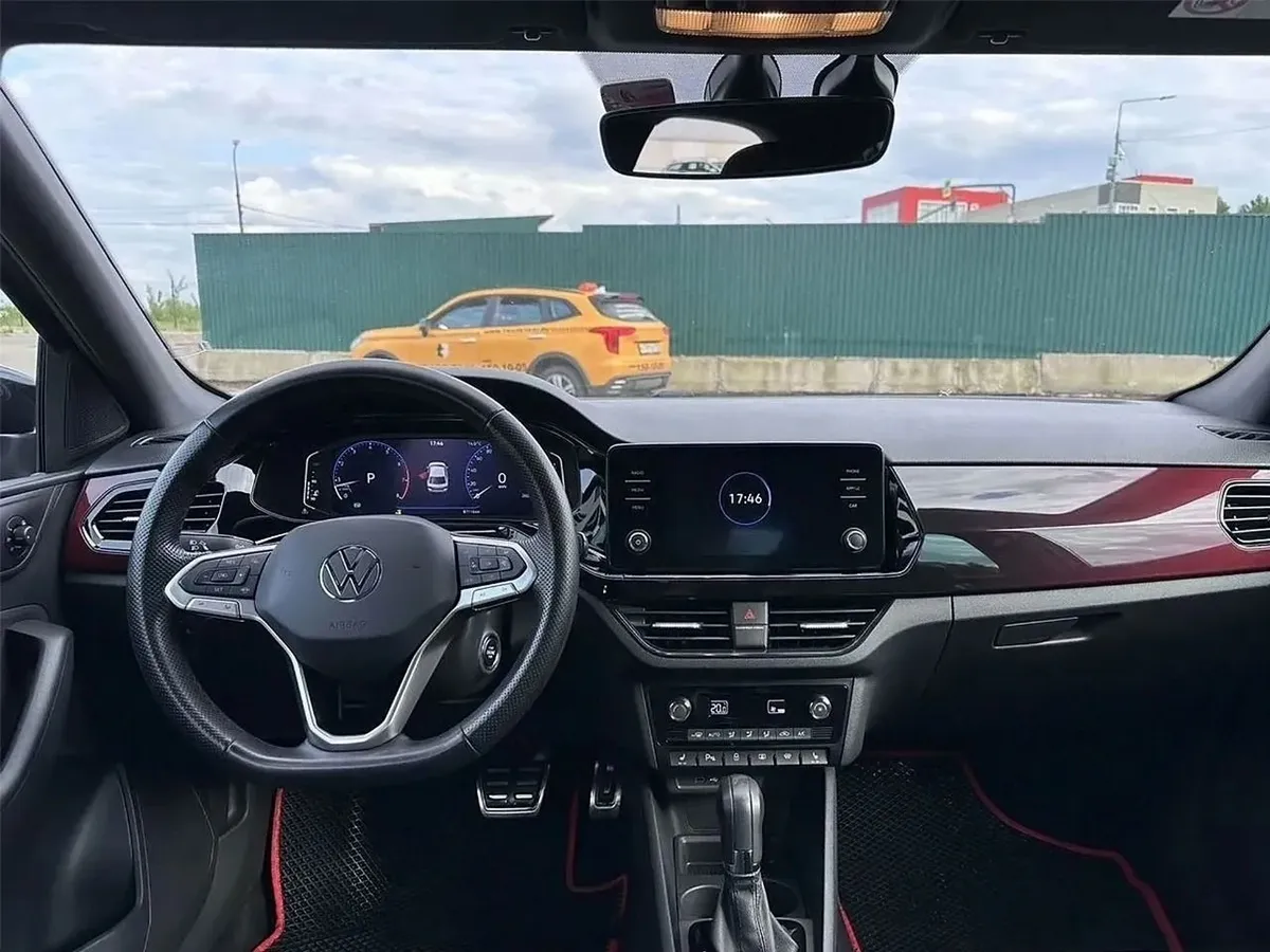 Volkswagen Polo 1.6 AT (110 л.с.)