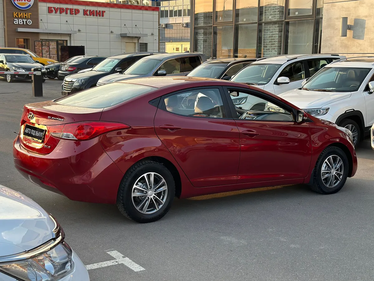 Hyundai Elantra 1.8 AT (150 л.с.)