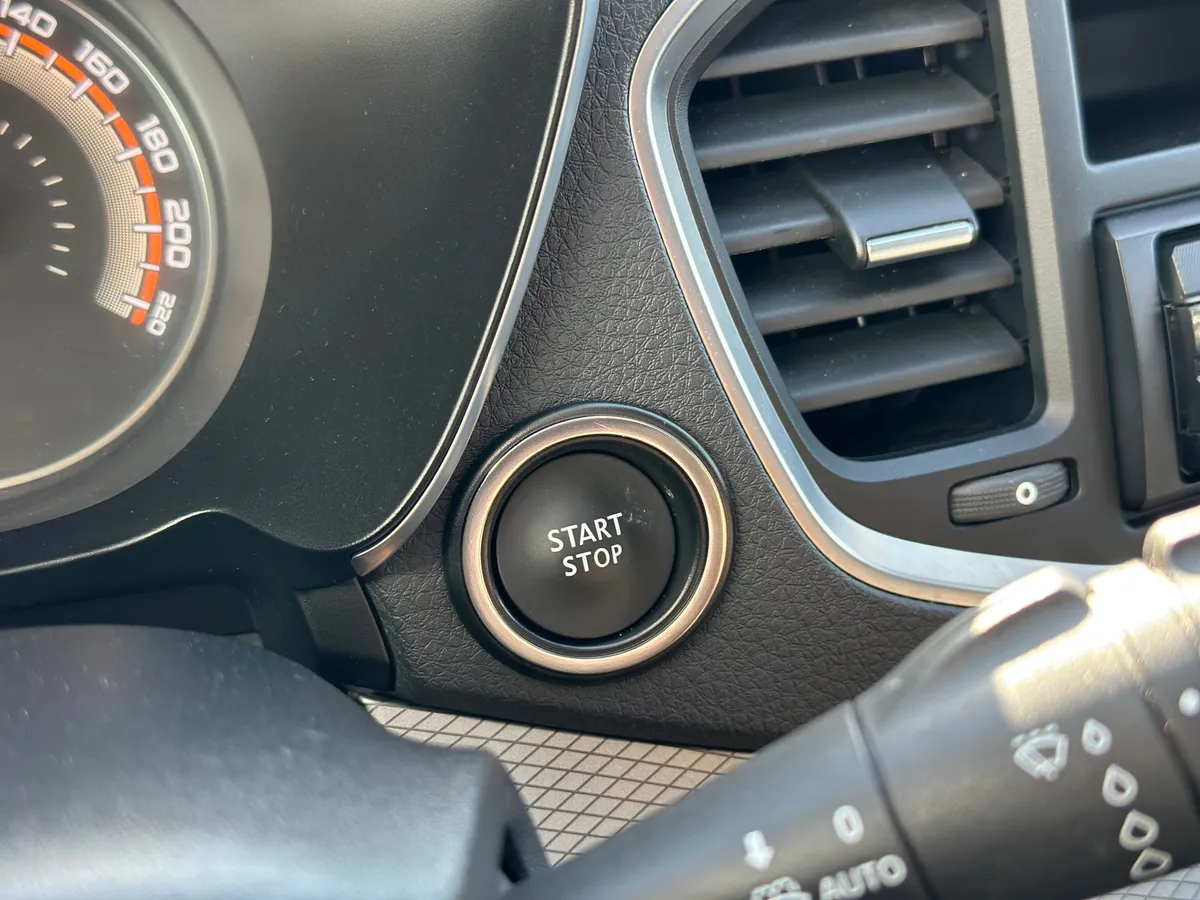 ВАЗ (Lada) Vesta 1.6 MT (90 л.с.)