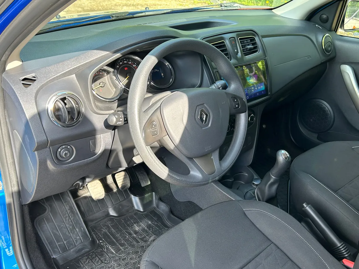 Renault Sandero 1.6 MT (82 л.с.)