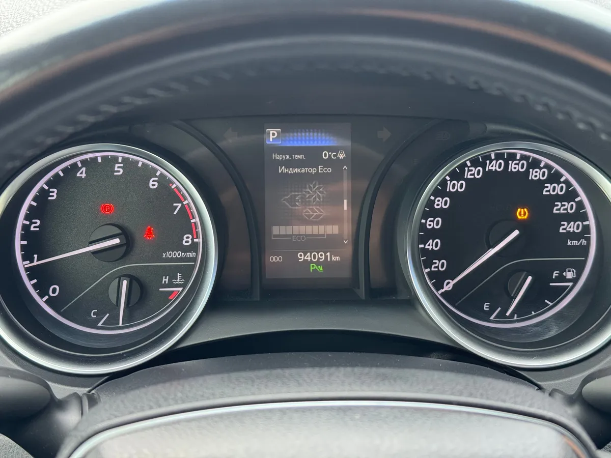 Toyota Camry 2.5 AT (181 л.с.)