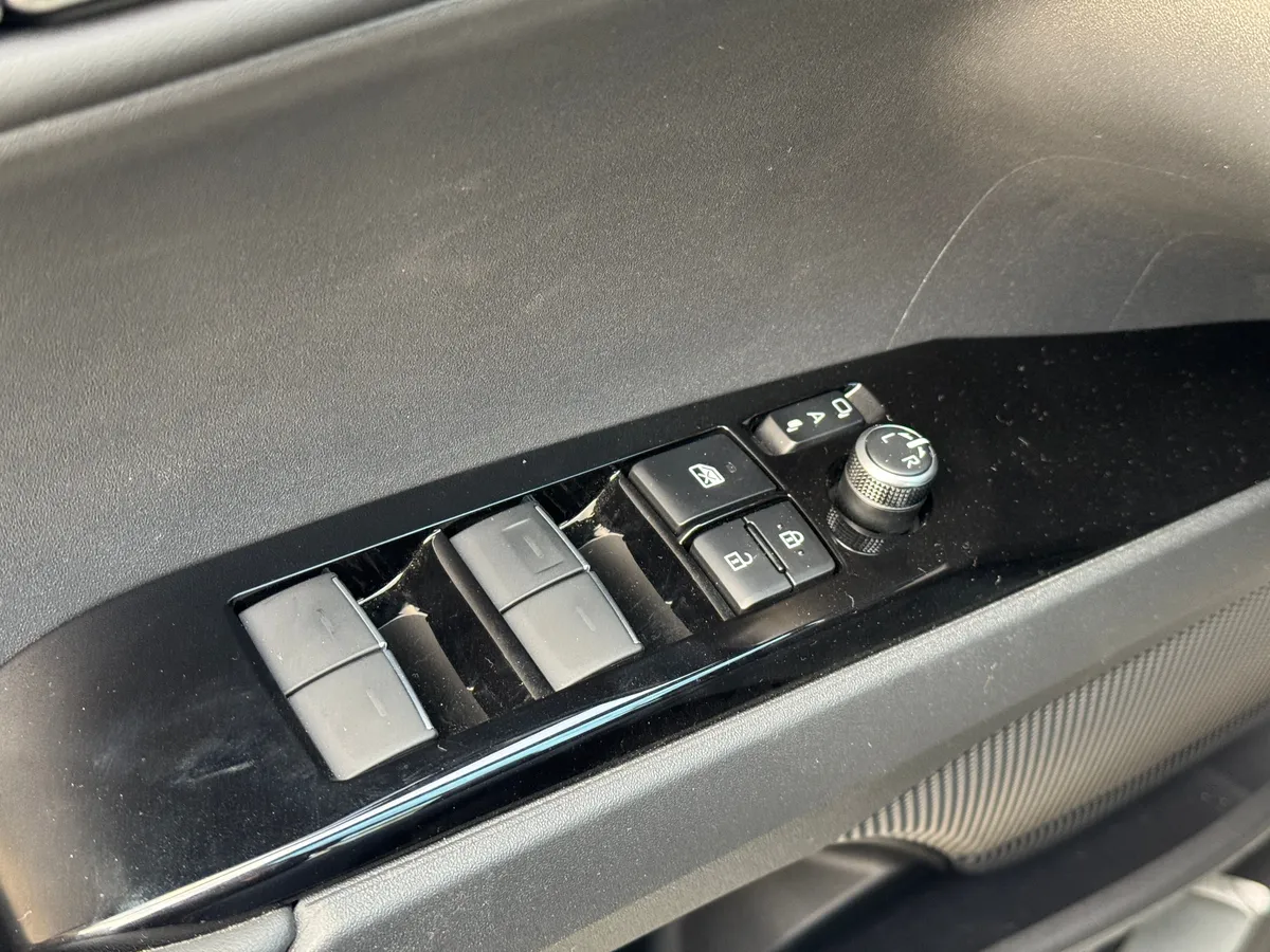 Toyota Camry 2.0 CVT (173 л.с.)