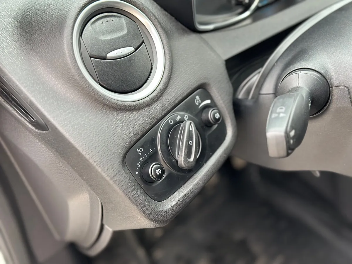 Ford Fiesta 1.6 Ti-VCT MT (105 л.с.)