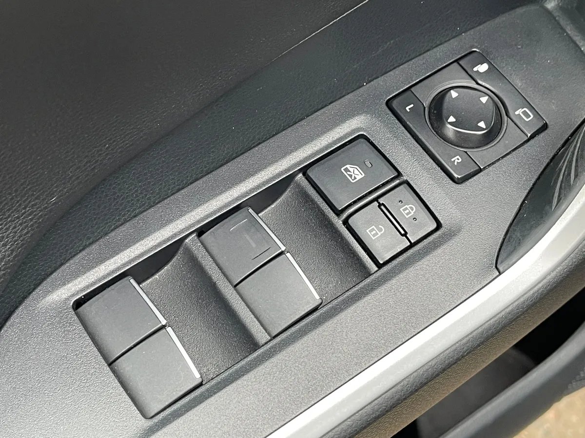 Toyota RAV4 2.0 CVT 4WD (149 л.с.)