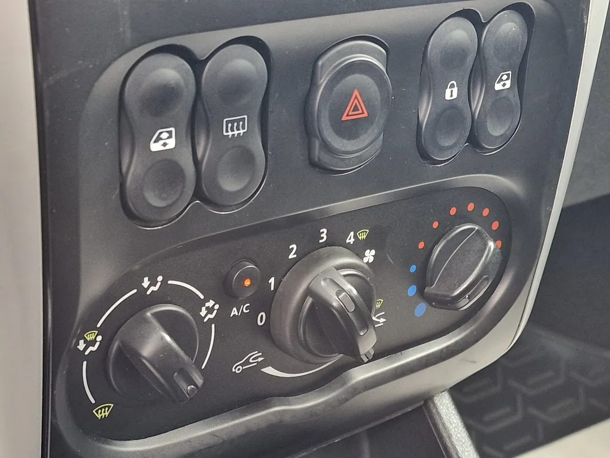 Nissan Almera 1.6 AT (102 л.с.)