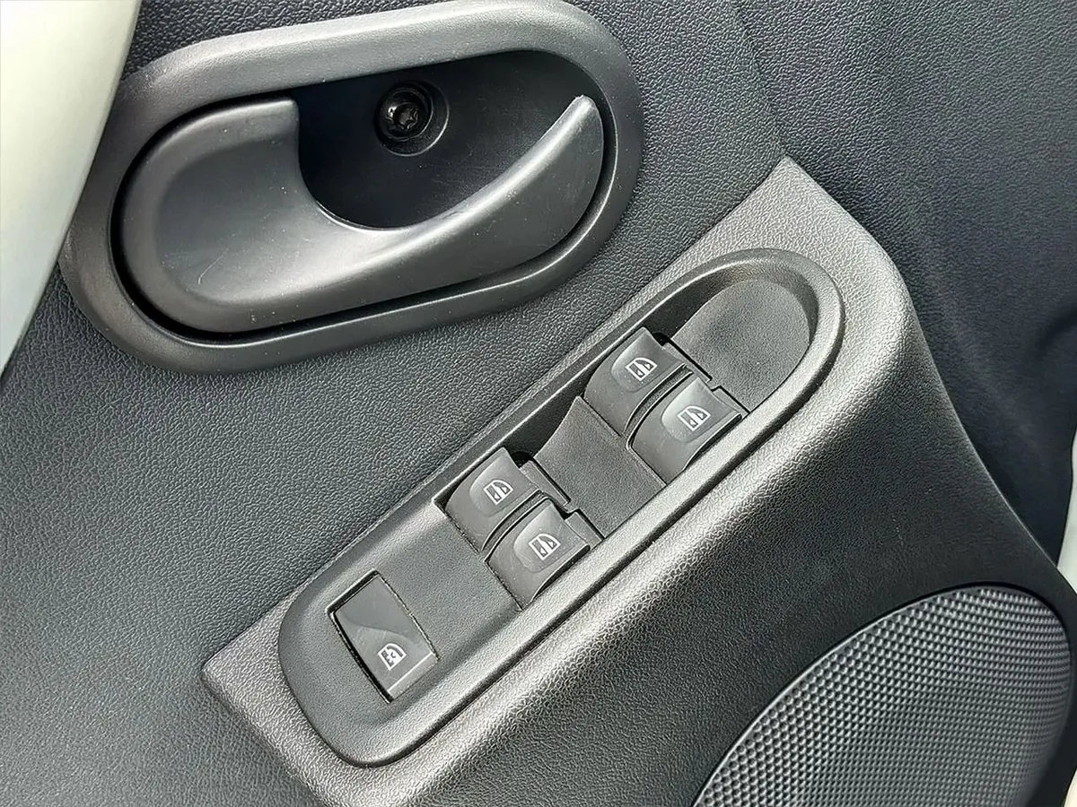 ВАЗ (Lada) Largus 1.6 MT (106 л.с.)