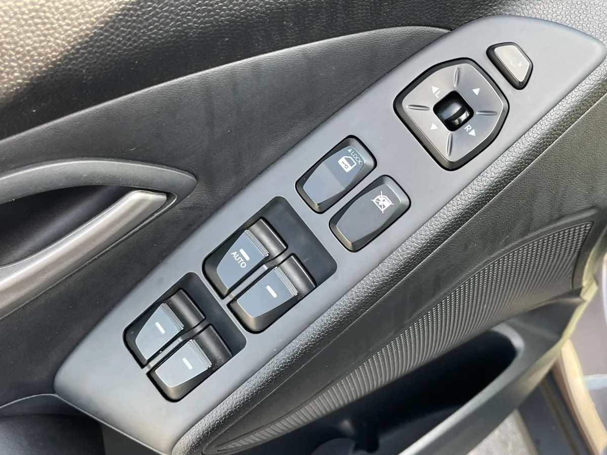 Hyundai ix35 2.0 AT 4WD (150 л.с.)