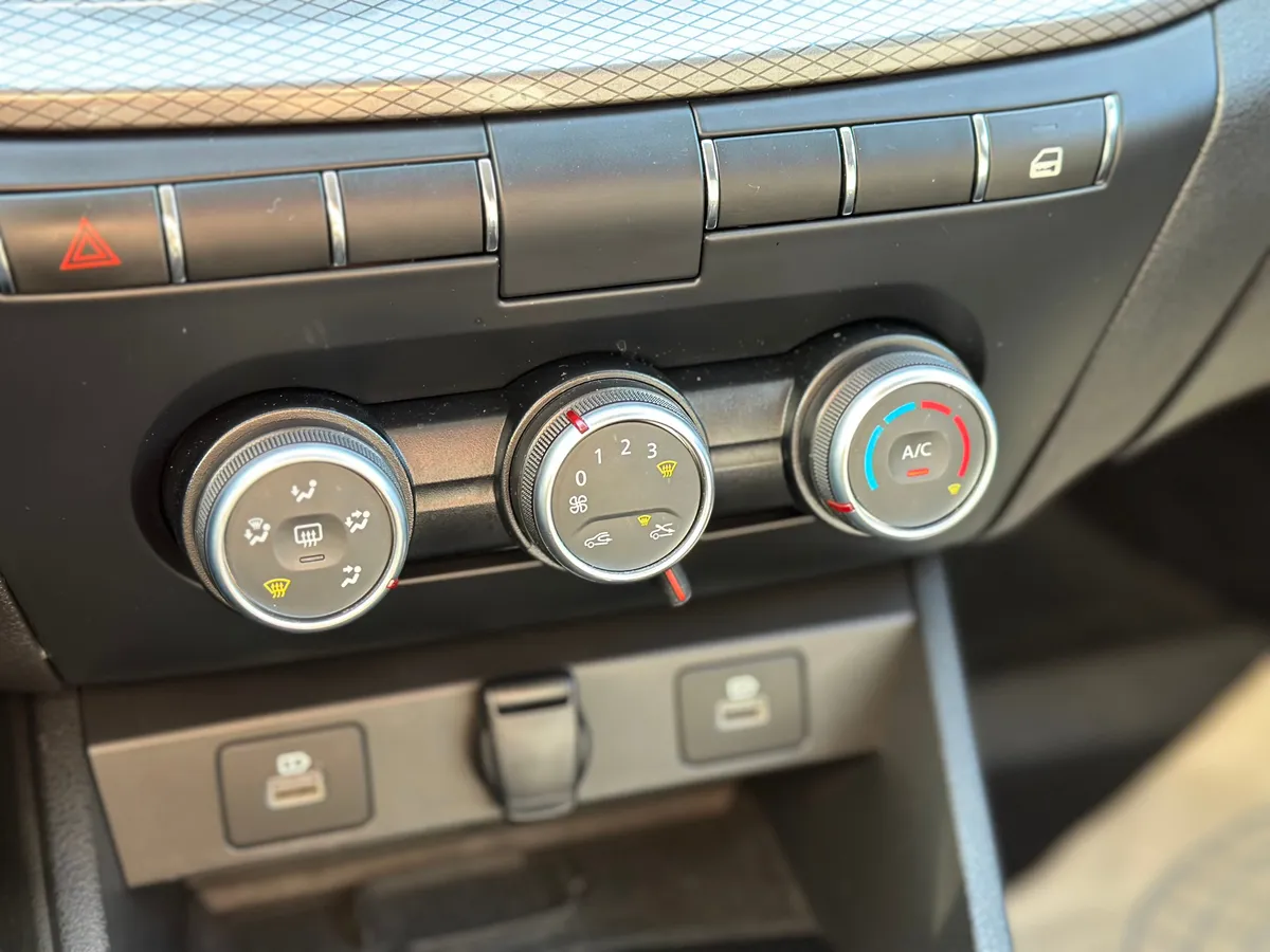 ВАЗ (Lada) Vesta 1.6 MT (90 л.с.)