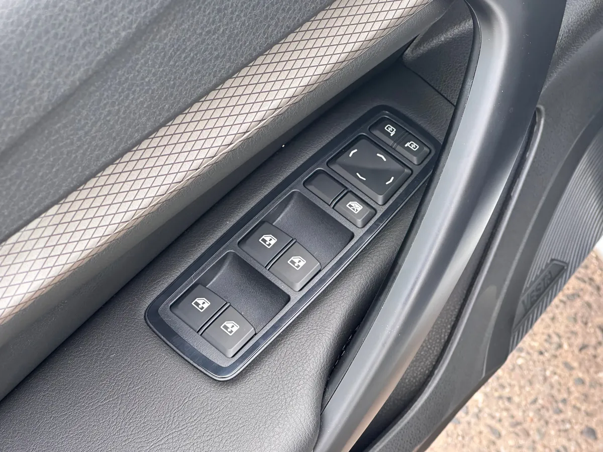 ВАЗ (Lada) Vesta 1.6 MT (106 л.с.)