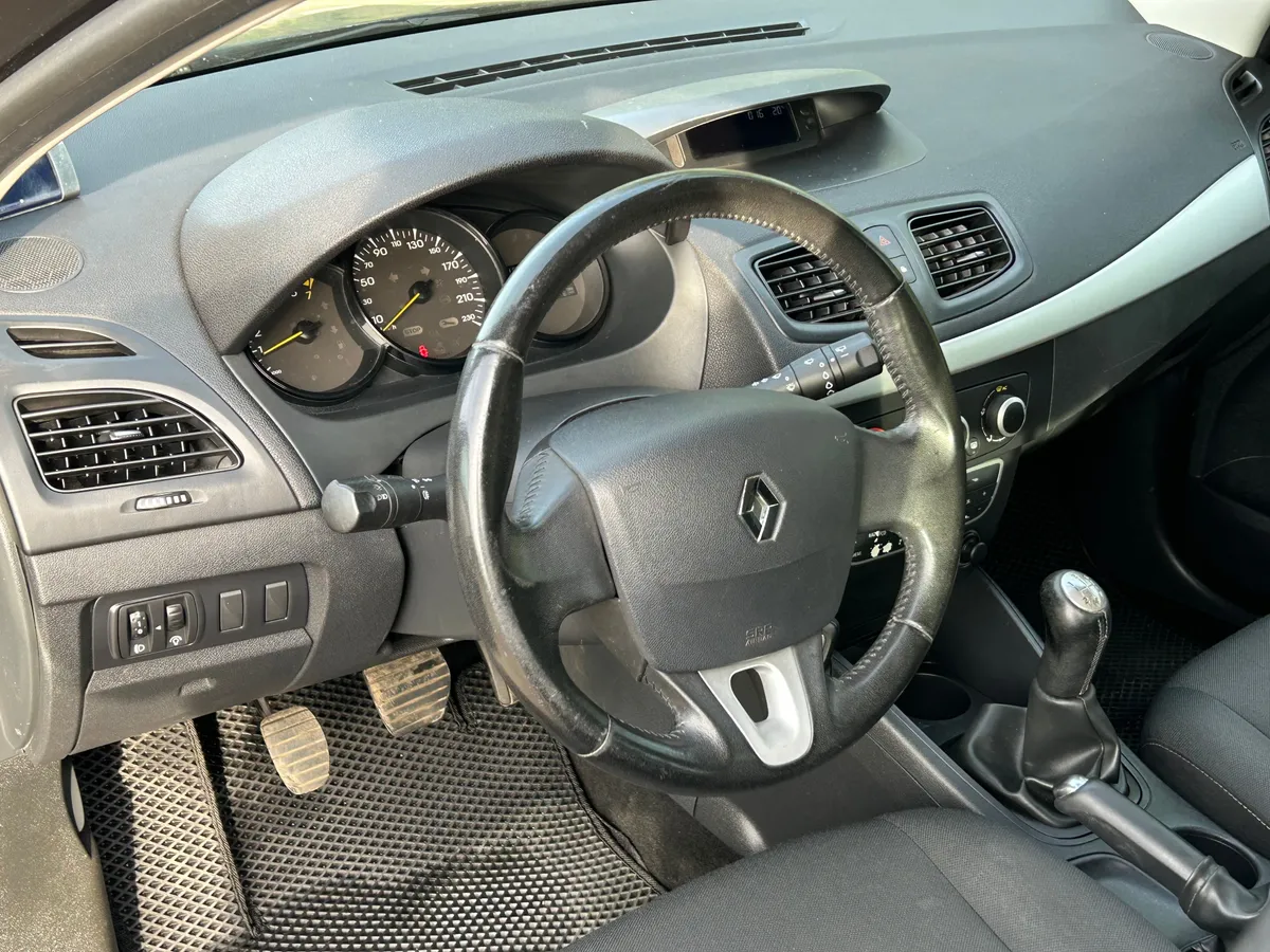 Renault Megane 1.6 MT (106 л.с.)