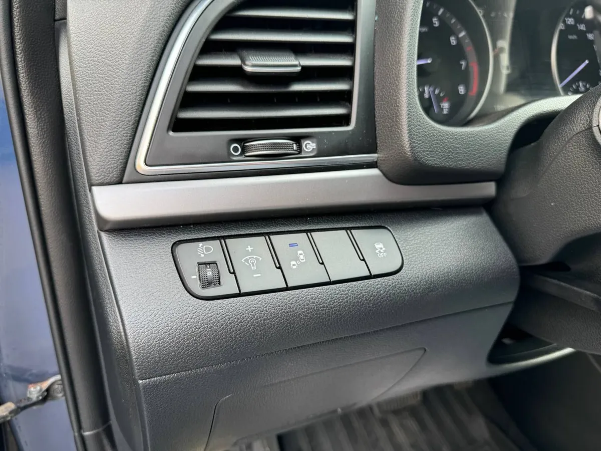 Hyundai Elantra 2.0 AT (150 л.с.)