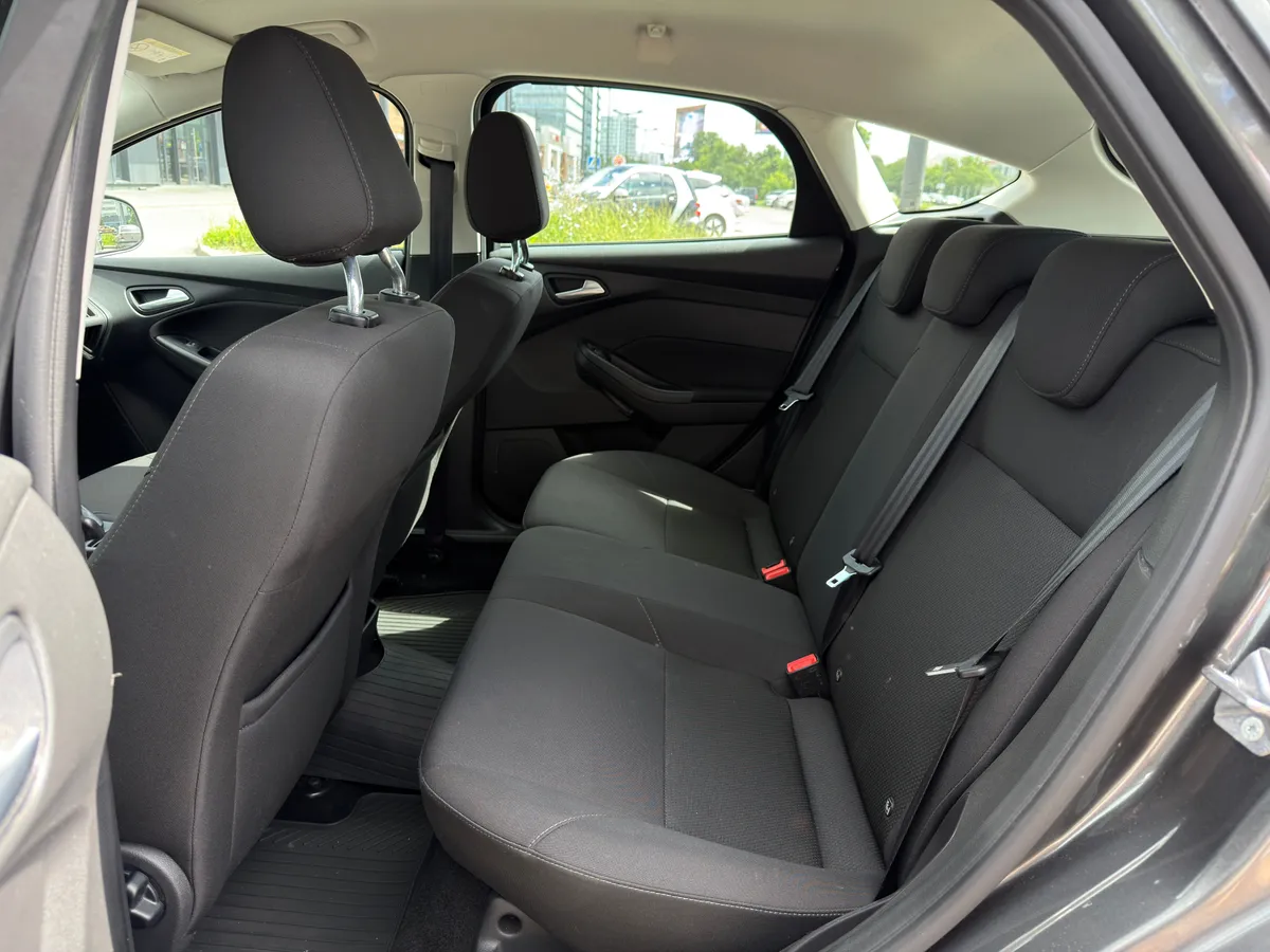 Ford Focus 1.6 Ti-VCT PowerShift (105 л.с.), 2018 — фото 11