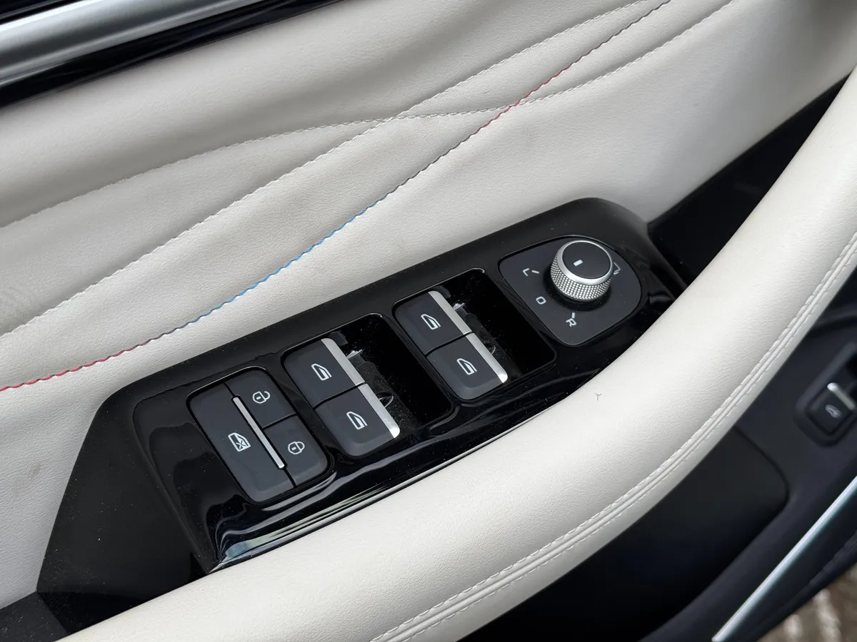 Geely Monjaro 2.0 AT 4WD (238 л.с.)