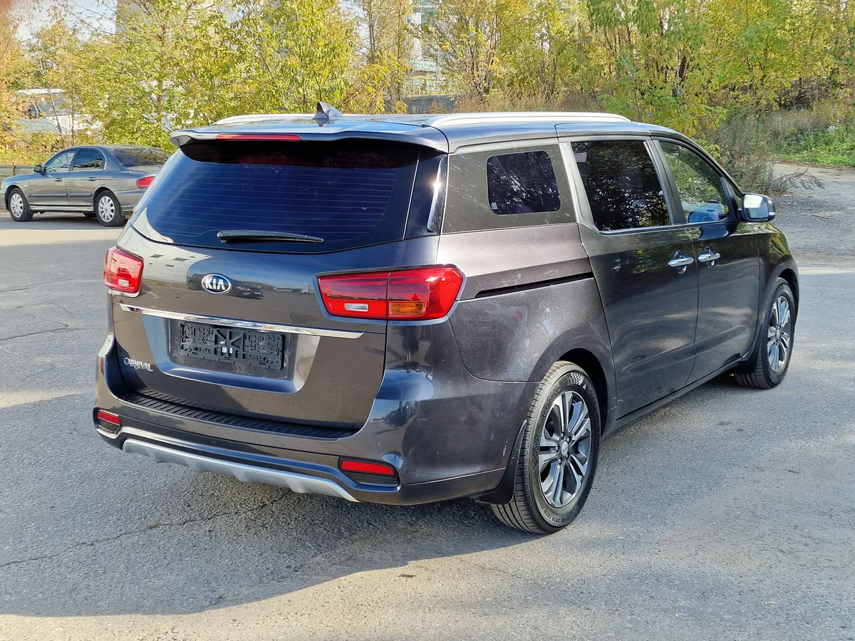 Kia Carnival 2.2 AT (202 л.с.)