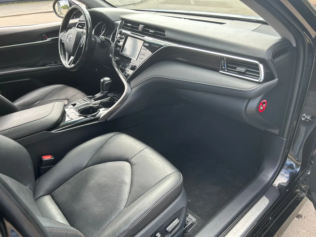 Toyota Camry 2.5 AT (181 л.с.)