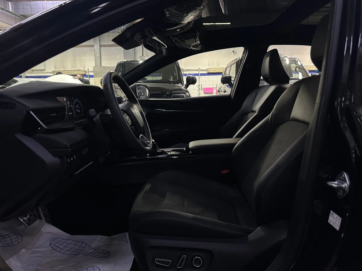 Toyota Camry 2.0 CVT (173 л.с.)