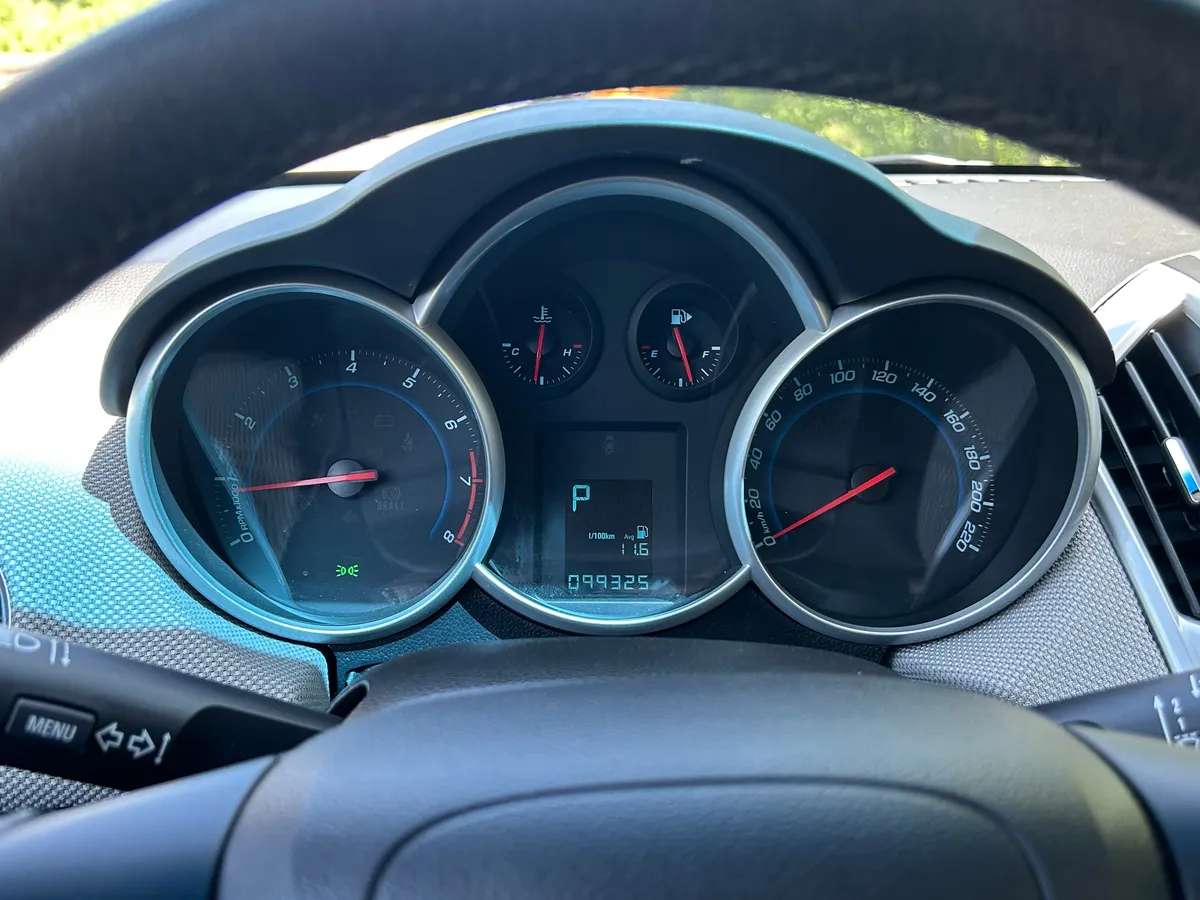 Chevrolet Cruze 1.8 AT (141 л.с.)