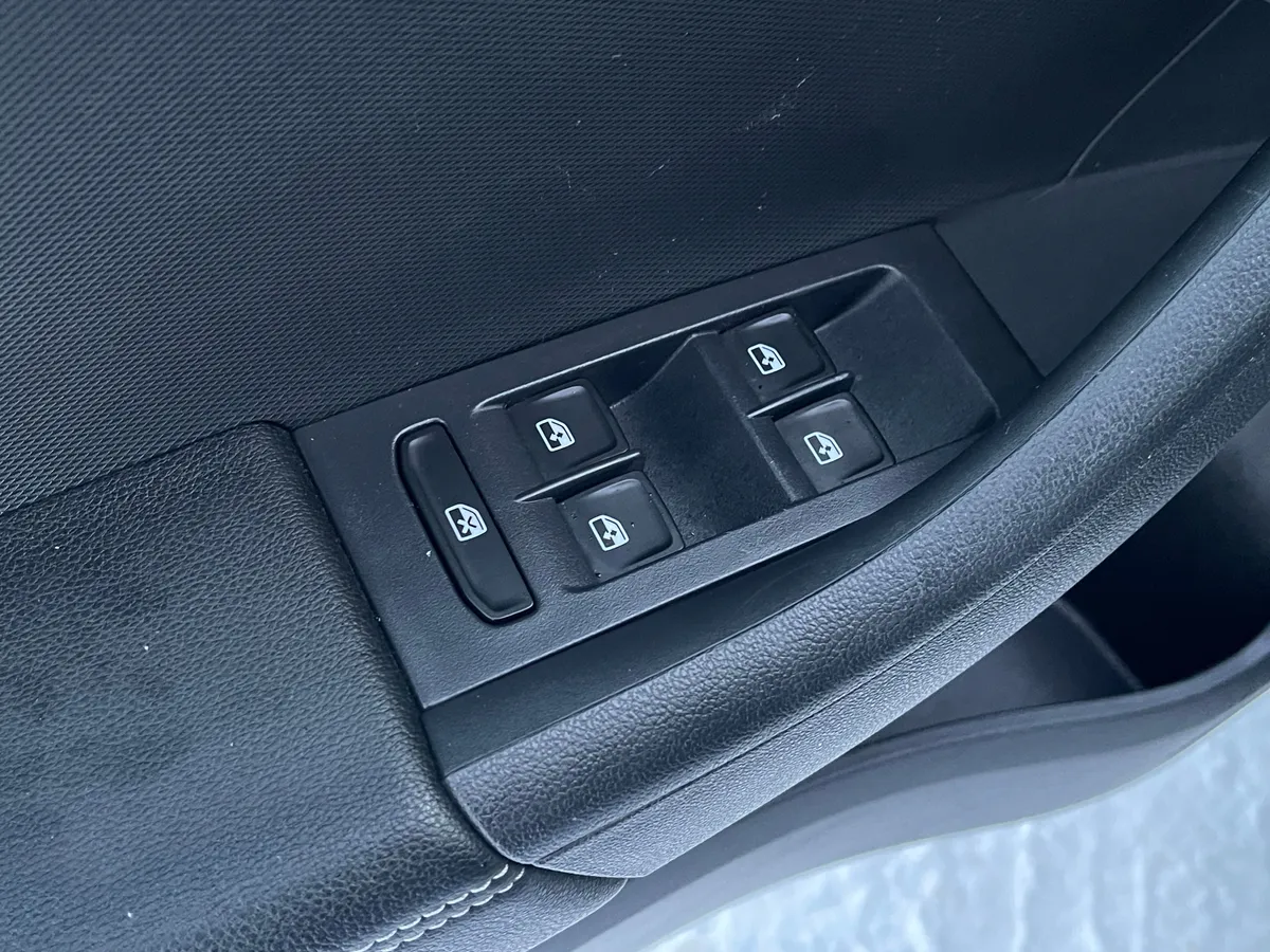 Volkswagen Polo 1.6 AT (110 л.с.)