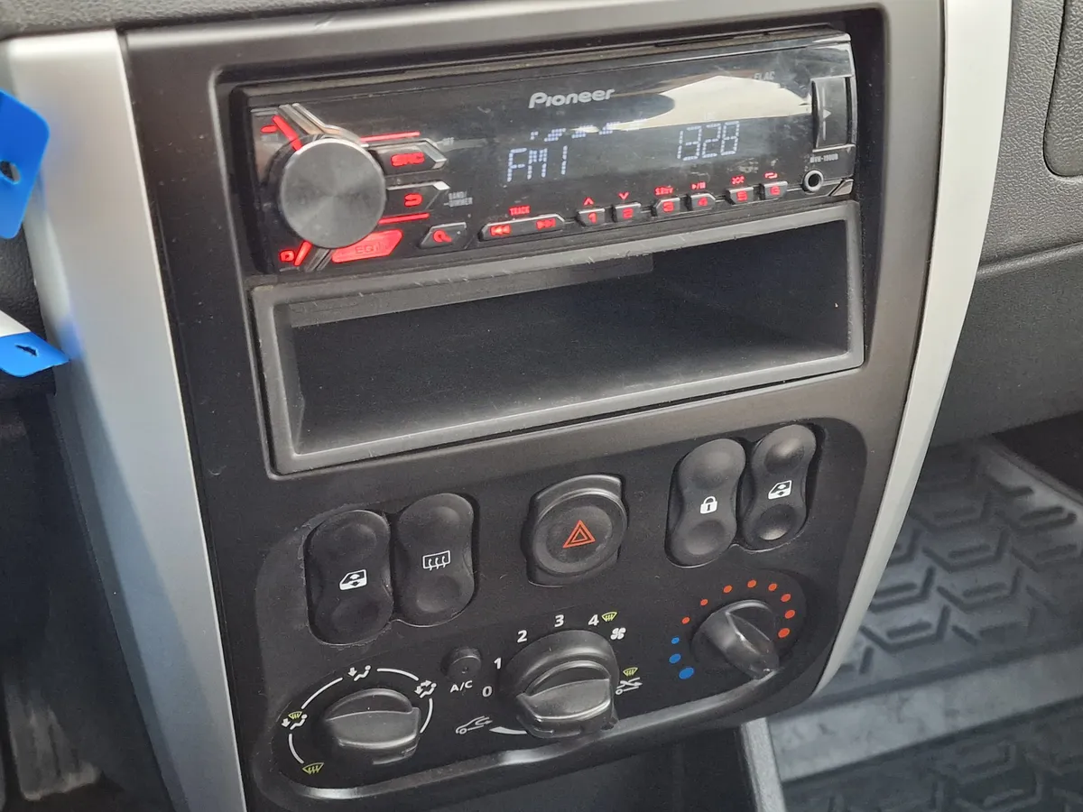 Nissan Almera 1.6 MT (102 л.с.)