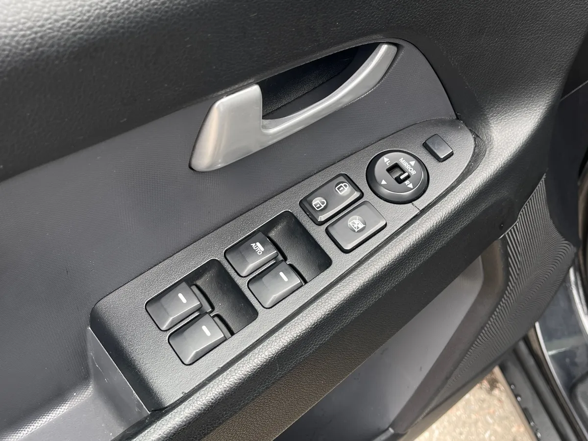 Kia Sportage 2.0 AT (150 л.с.), 2012 — фото 11