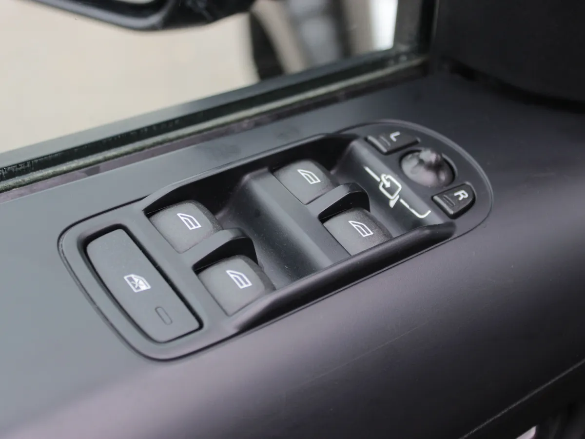 Land Rover Freelander 2.0 Si4 AT 4WD (240 л.с.)