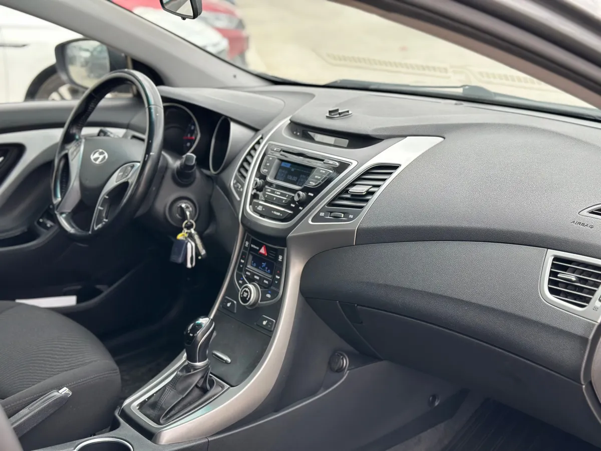 Hyundai Elantra 1.6 AT (132 л.с.)