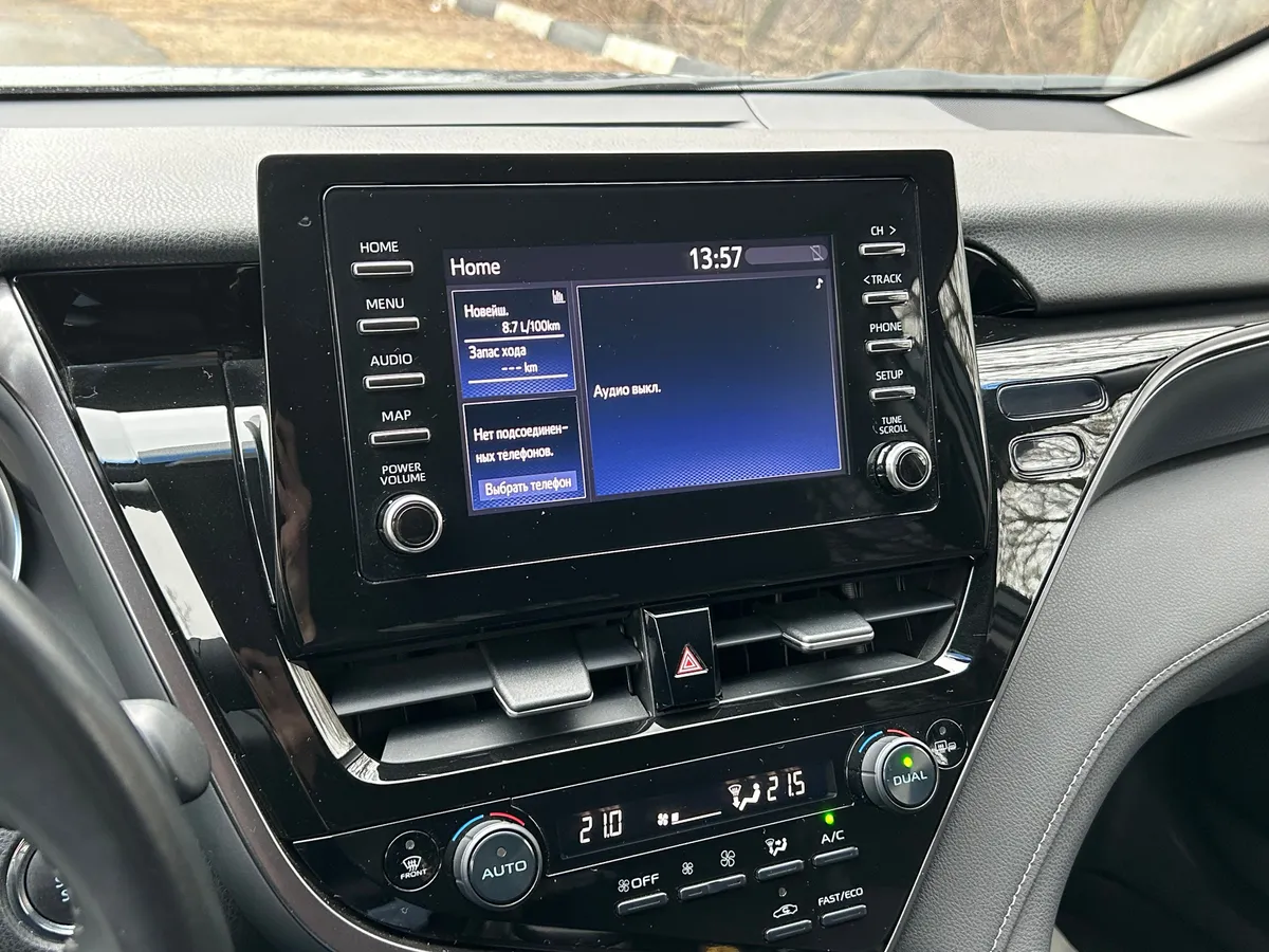 Toyota Camry 2.5 AT (200 л.с.)