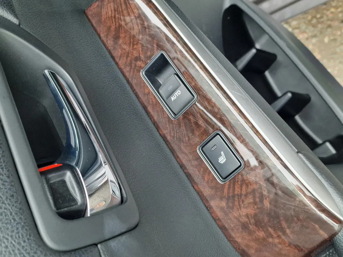 Toyota Camry 2.5 AT (181 л.с.)