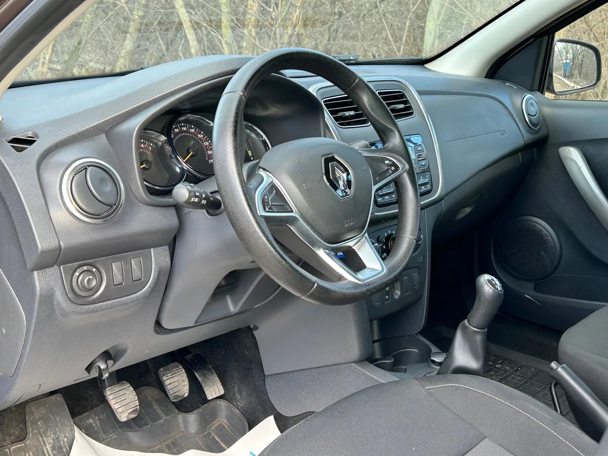 Renault Sandero 1.6 MT (113 л.с.)