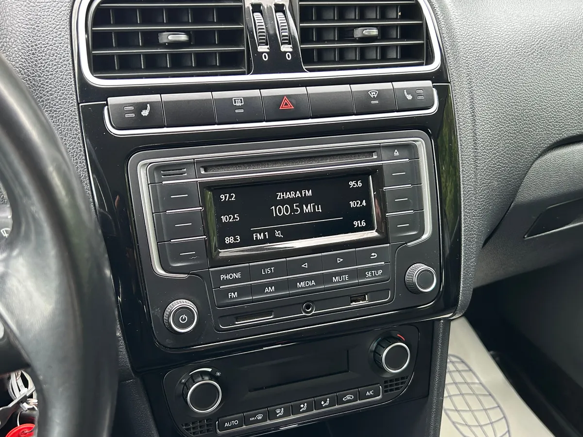 Volkswagen Polo 1.6 MPI AT (110 л.с.)