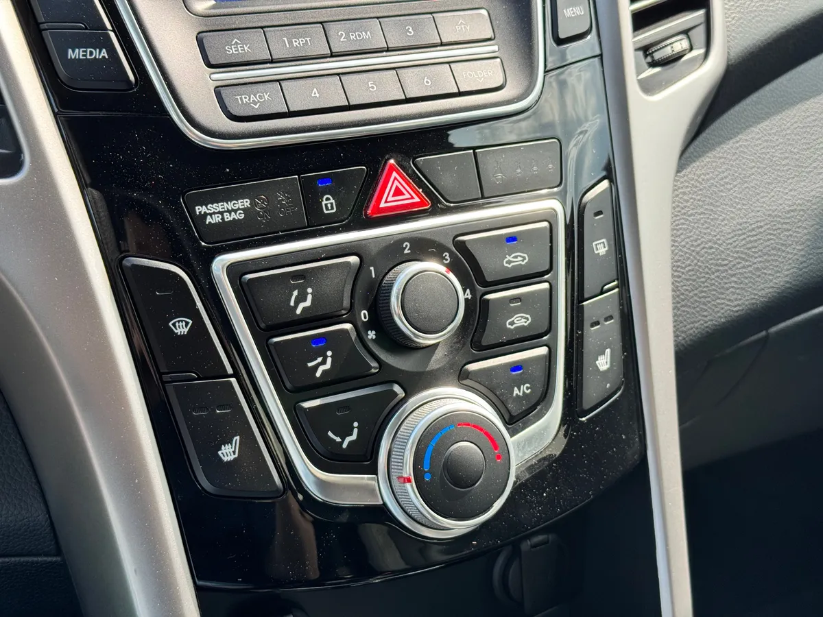 Hyundai i30 1.6 AT (130 л.с.)