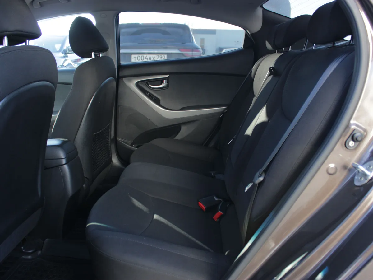 Hyundai Elantra 1.6 AT (132 л.с.)
