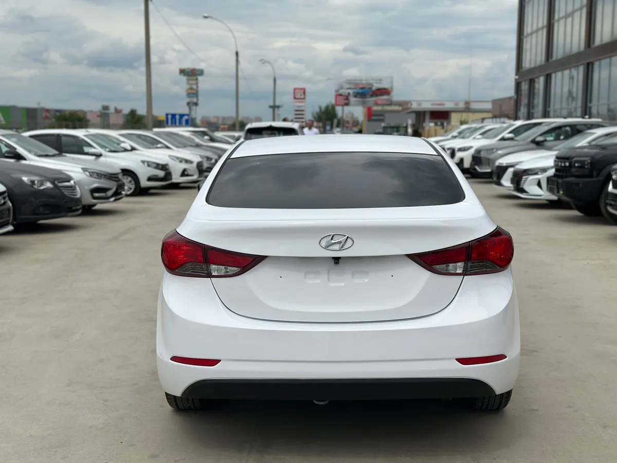 Hyundai Elantra 1.6 AT (132 л.с.)