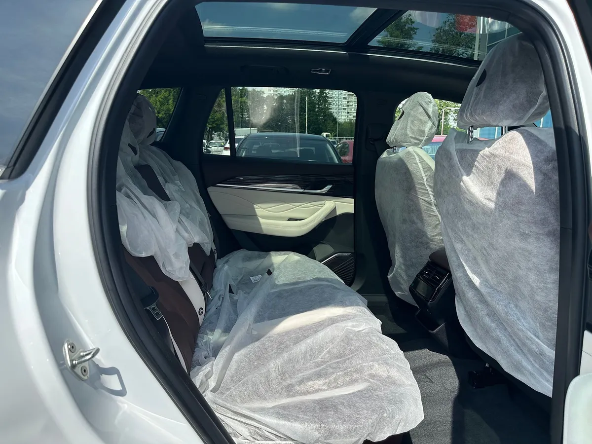 Geely Monjaro 2.0 AT 4WD (238 л.с.)