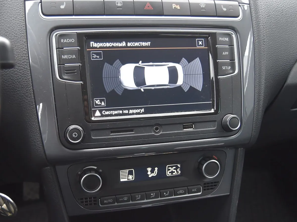 Volkswagen Polo 1.6 MPI AT (110 л.с.)