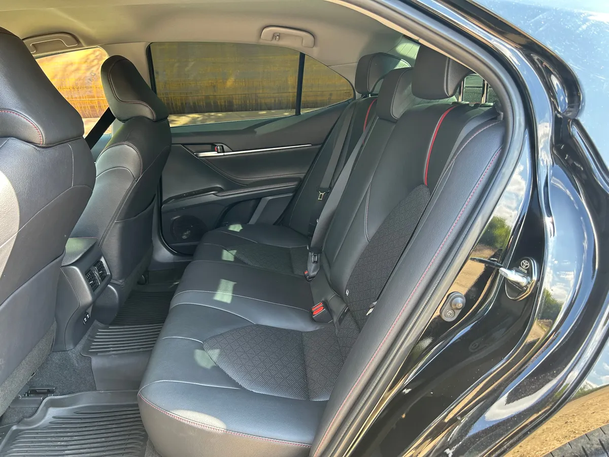 Toyota Camry 2.5 AT (200 л.с.)