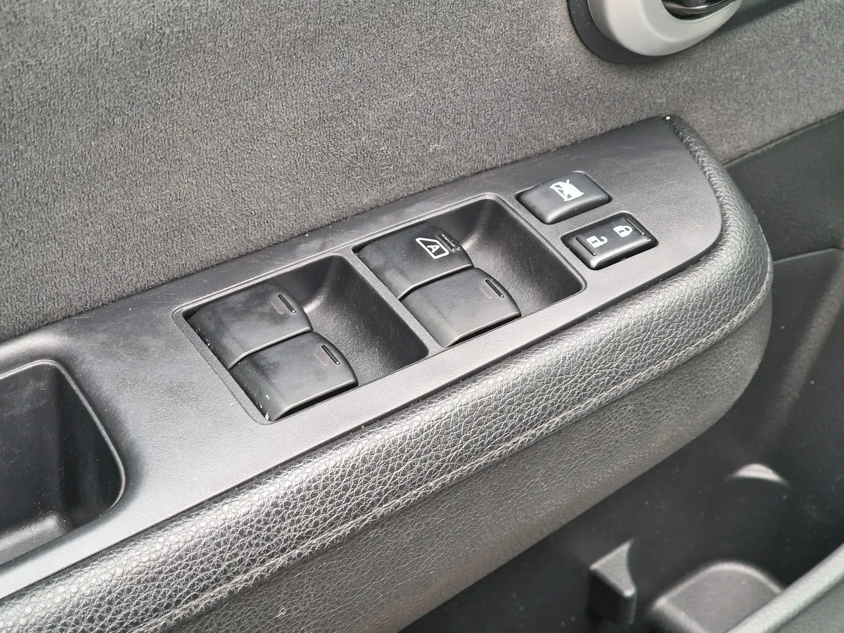 Nissan Tiida 1.6 AT (110 л.с.)