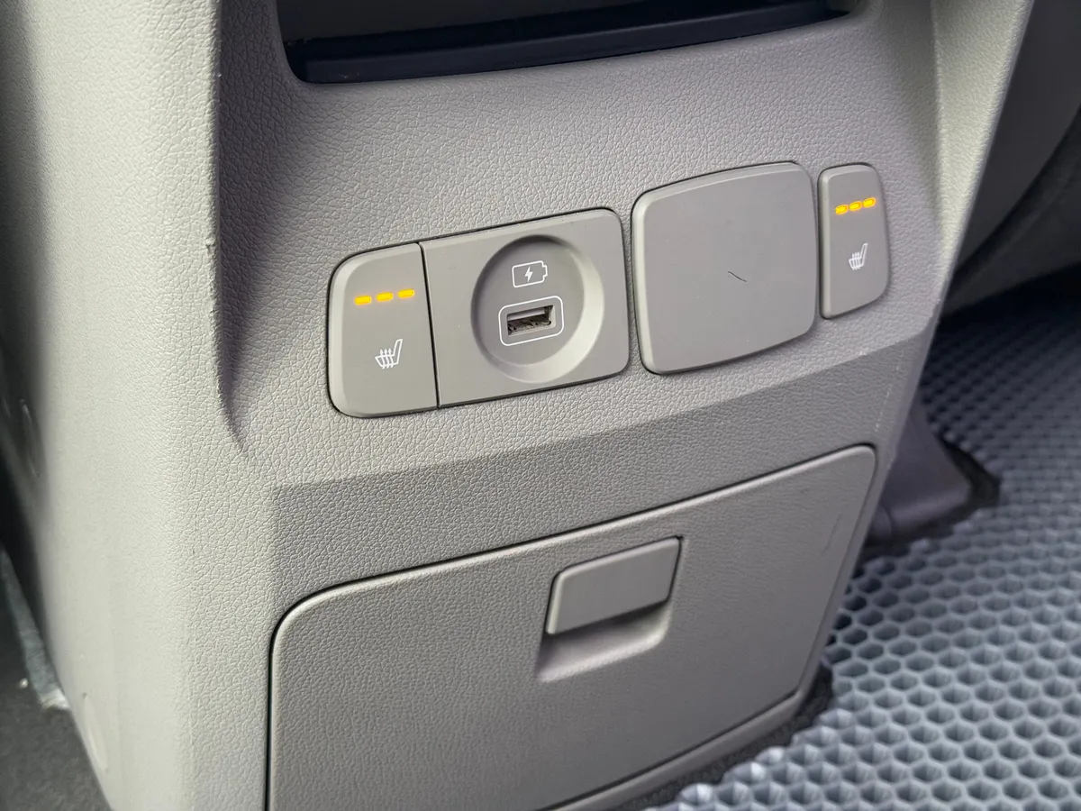 Kia Carnival 2.2 CRDi AT (200 л.с.)