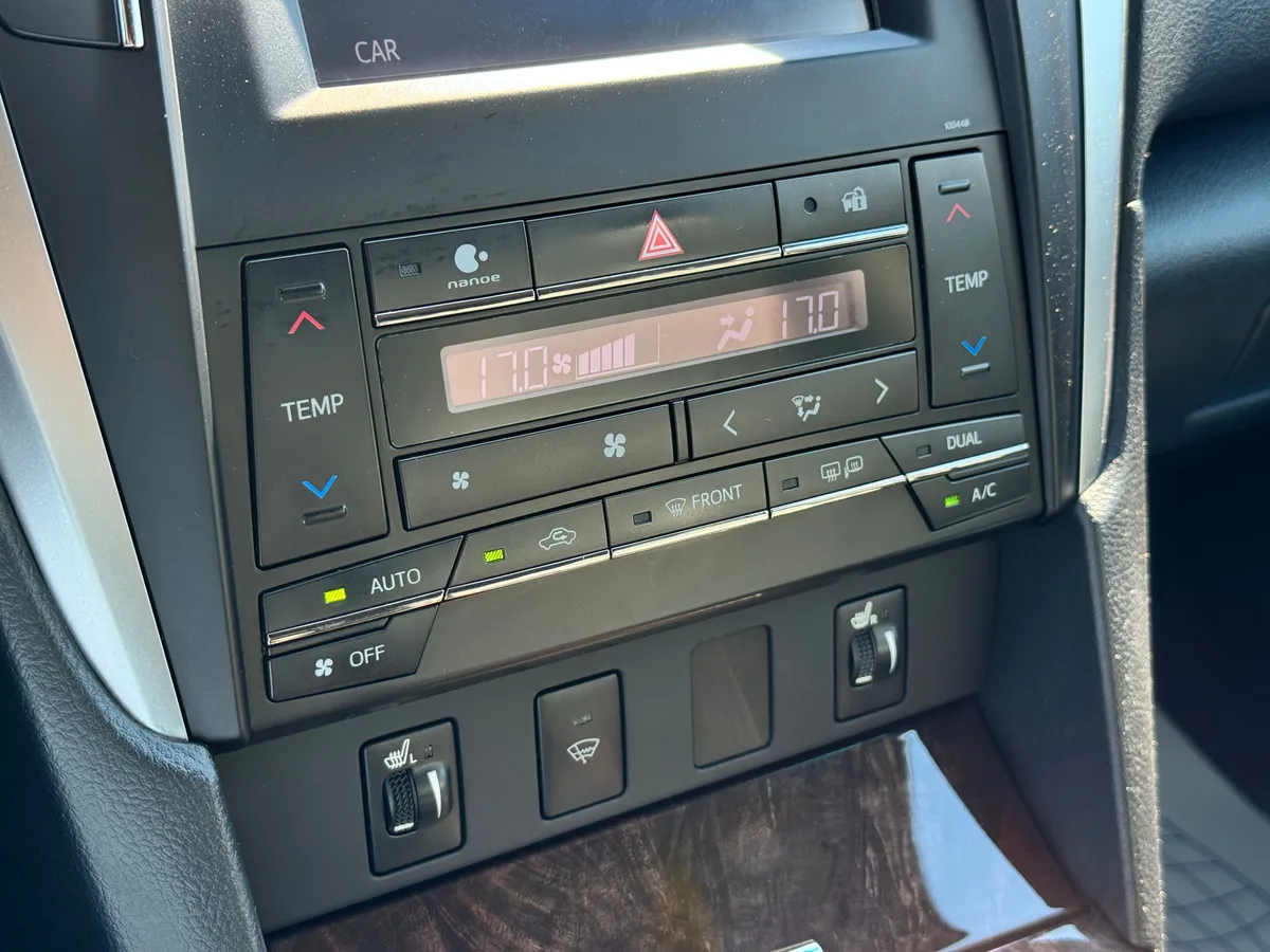 Toyota Camry 2.5 AT (181 л.с.)