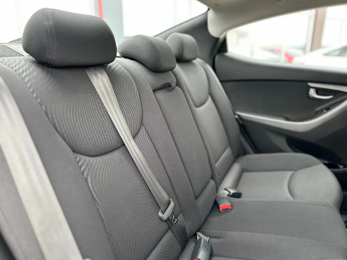 Hyundai Elantra 1.6 AT (132 л.с.)