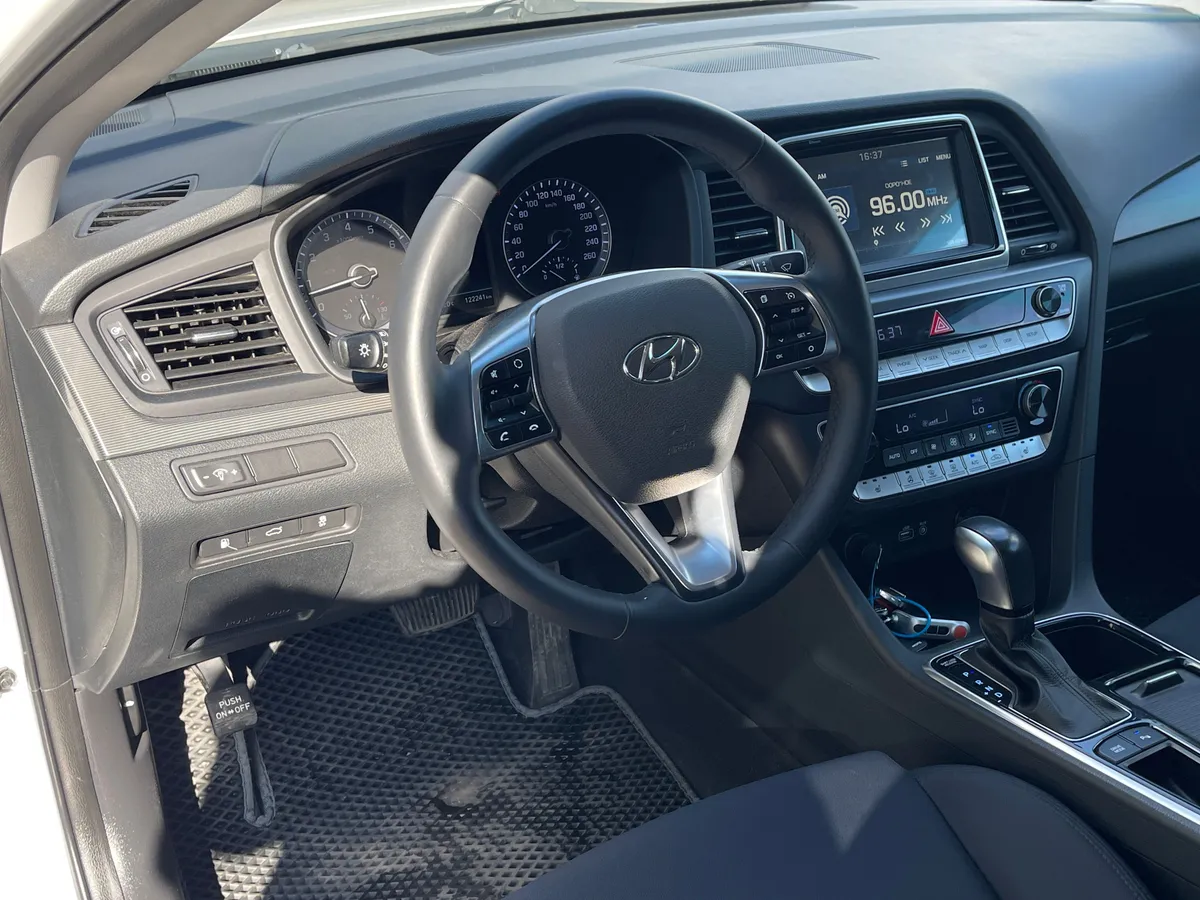 Hyundai Sonata 2.0 AT (150 л.с.)