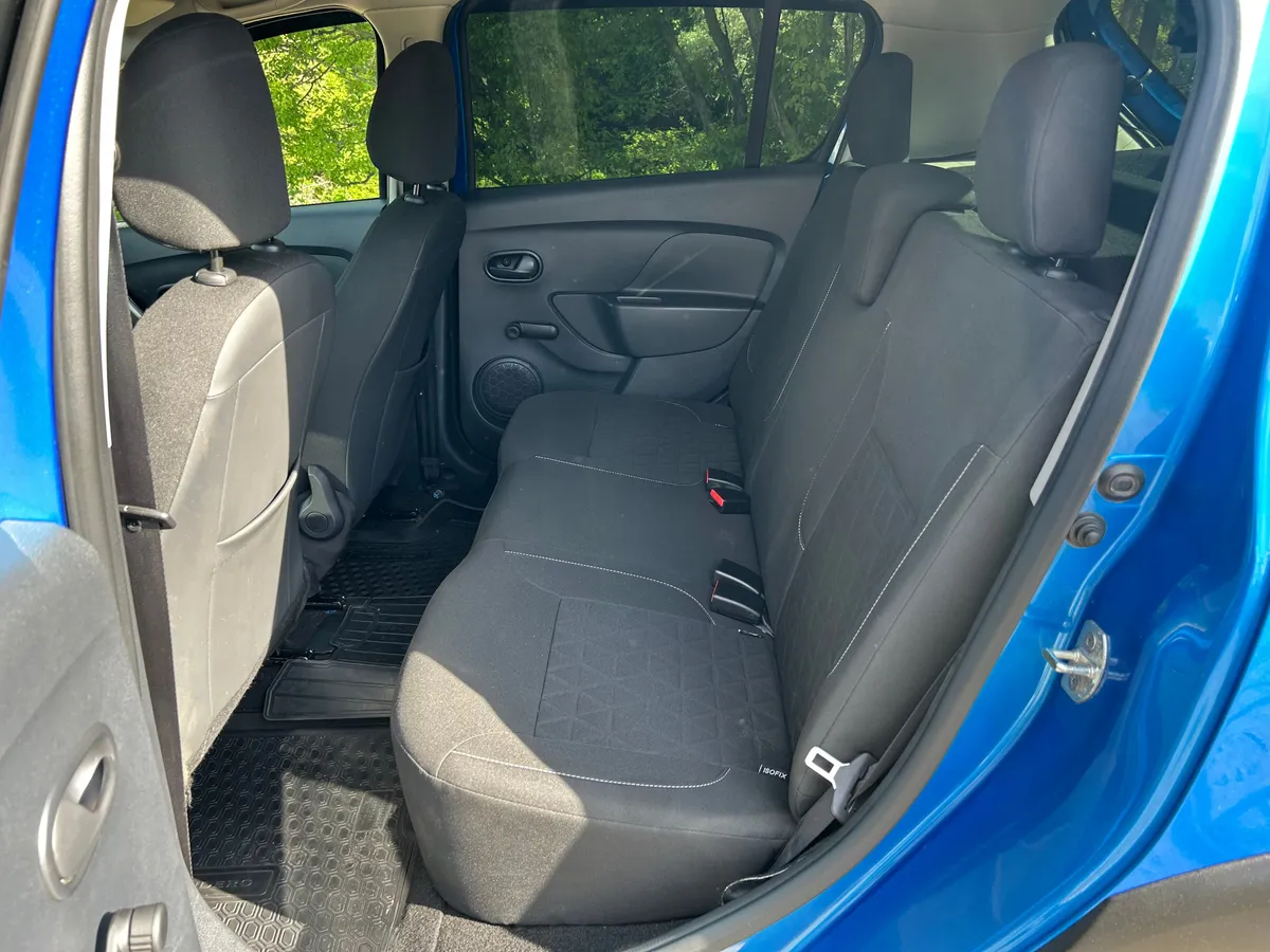 Renault Sandero 1.6 MT (82 л.с.)