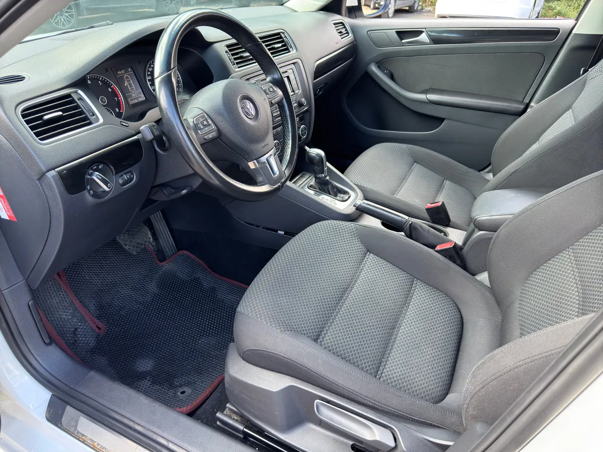 Volkswagen Jetta 1.4 TSI DSG (122 л.с.)